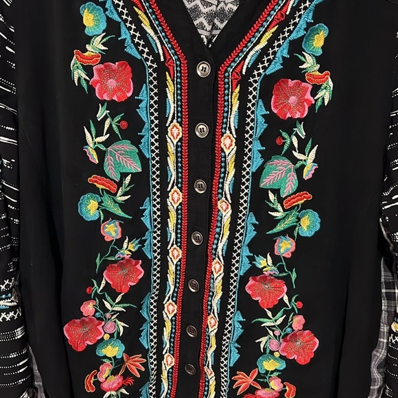 Wome Caleaas blouse - Picture 2 of 5